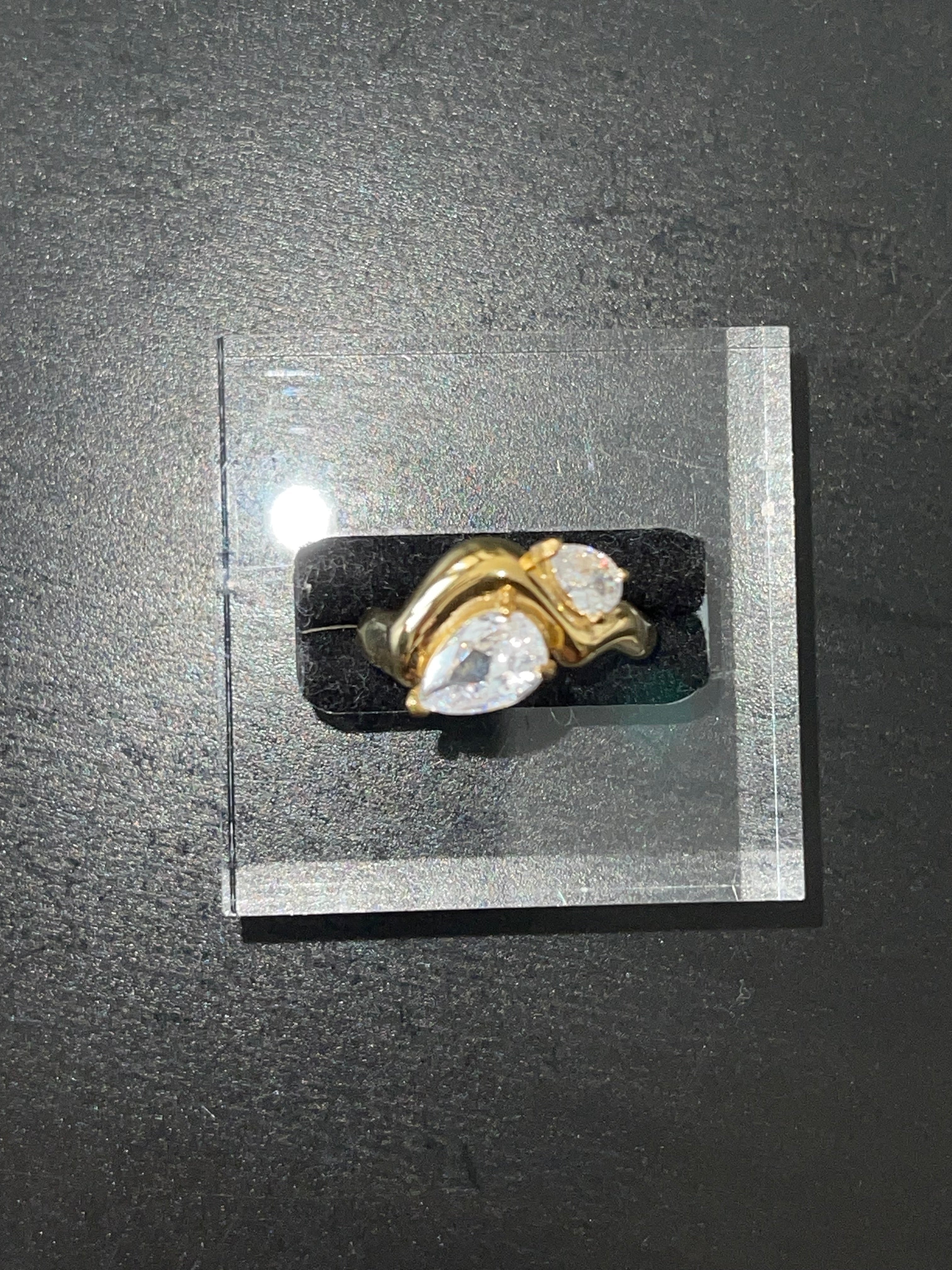 Selma Twin Pear-Cut Stone Ring with two pear-shaped cubic zirconia stones, 18k gold-plated stainless steel, and artistic wavy band design.