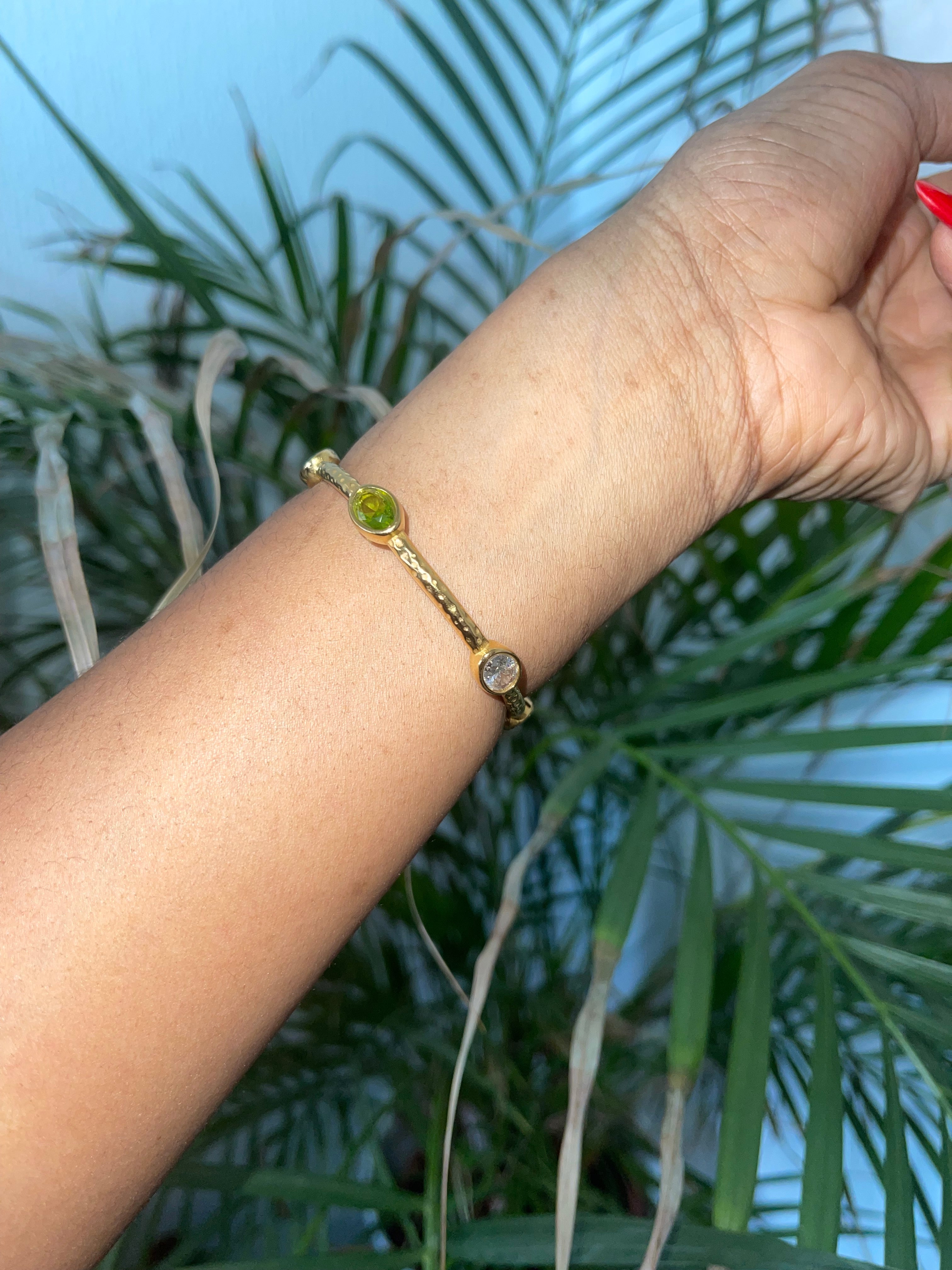 BAILEY Bracelet – 18k Gold-Plated Hammered Bangle with Emerald & Clear Stones