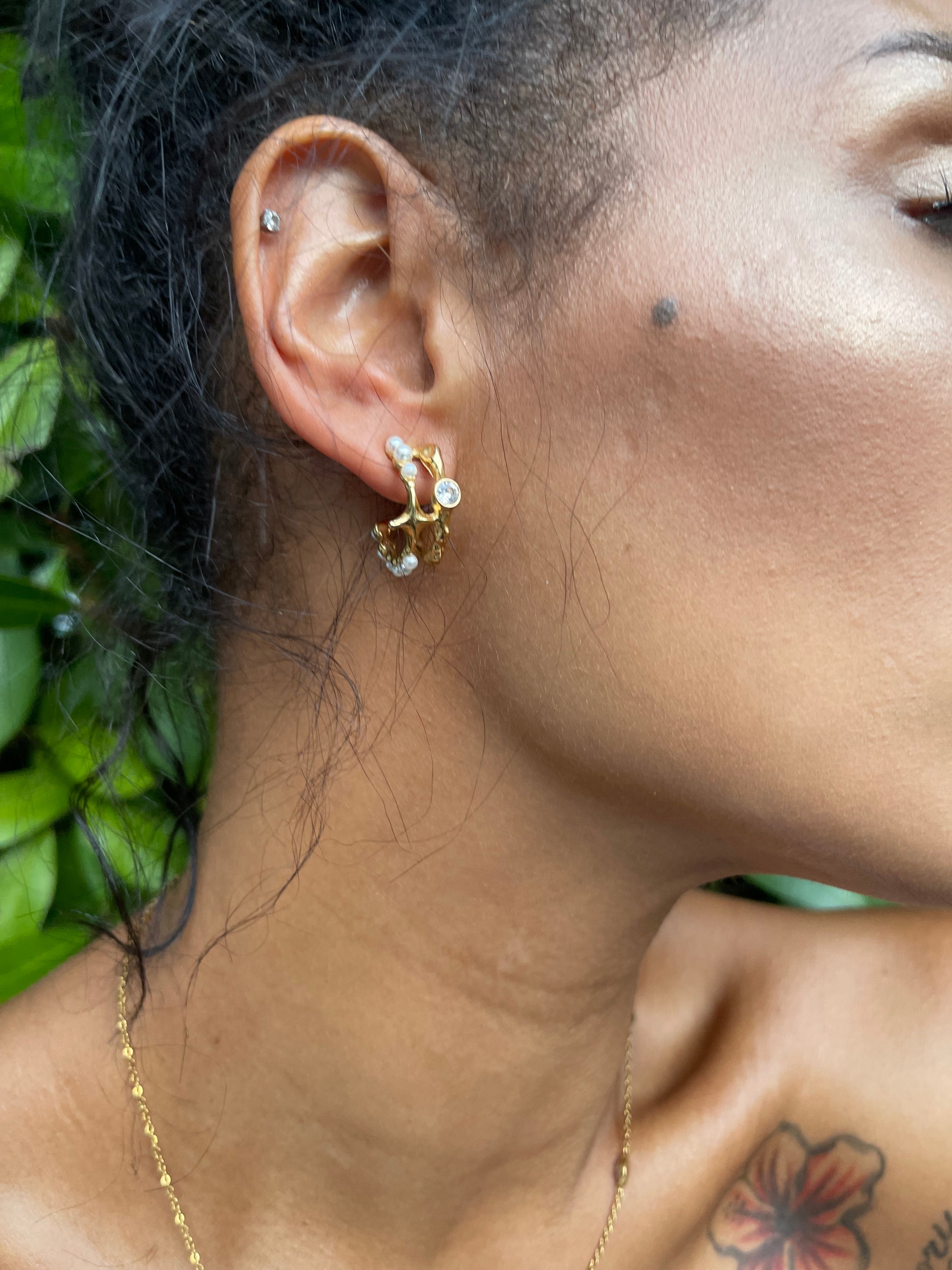 FARAH – Pearl & Crystal Charm Hoops