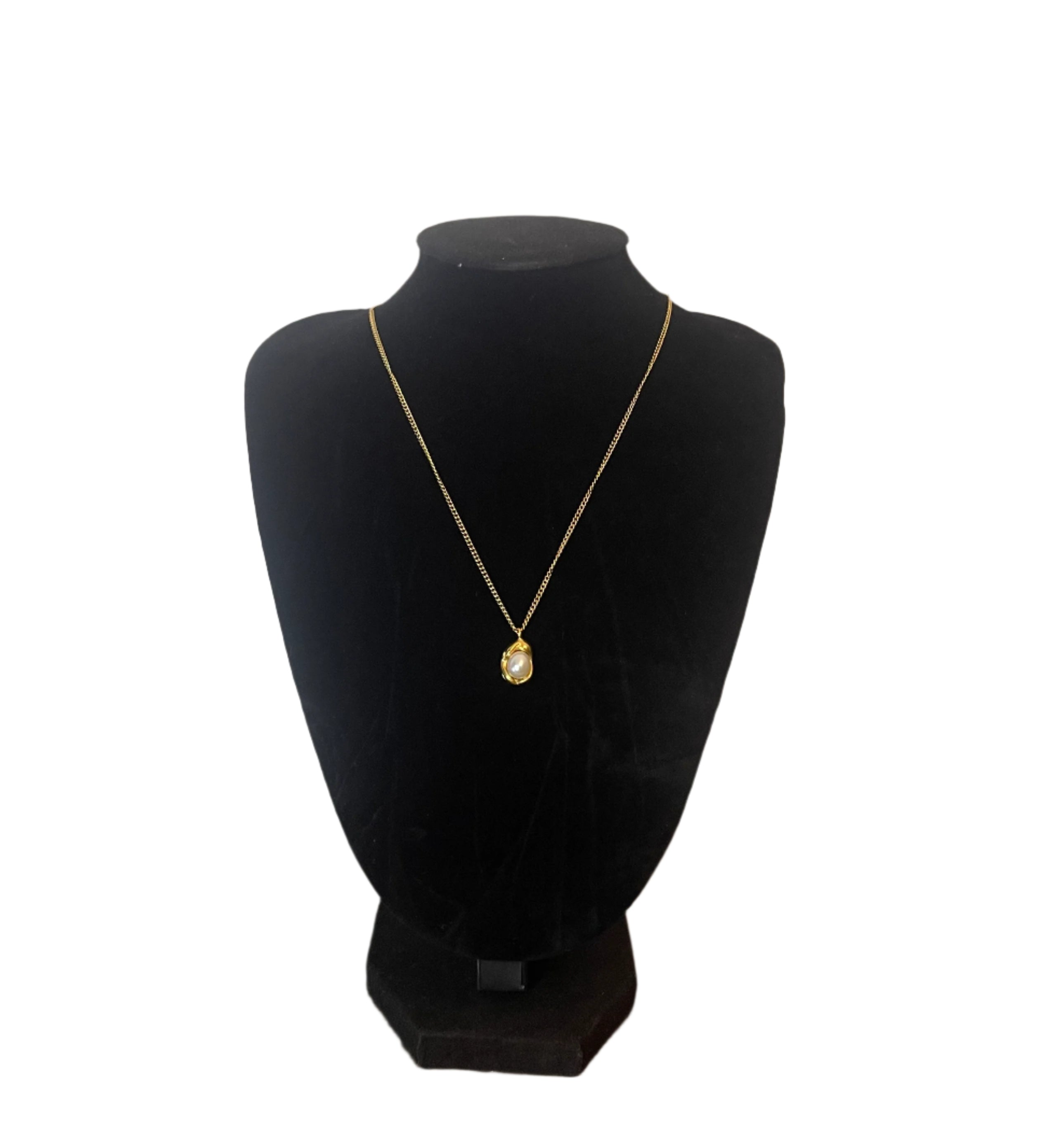 TIA  pearl necklace display