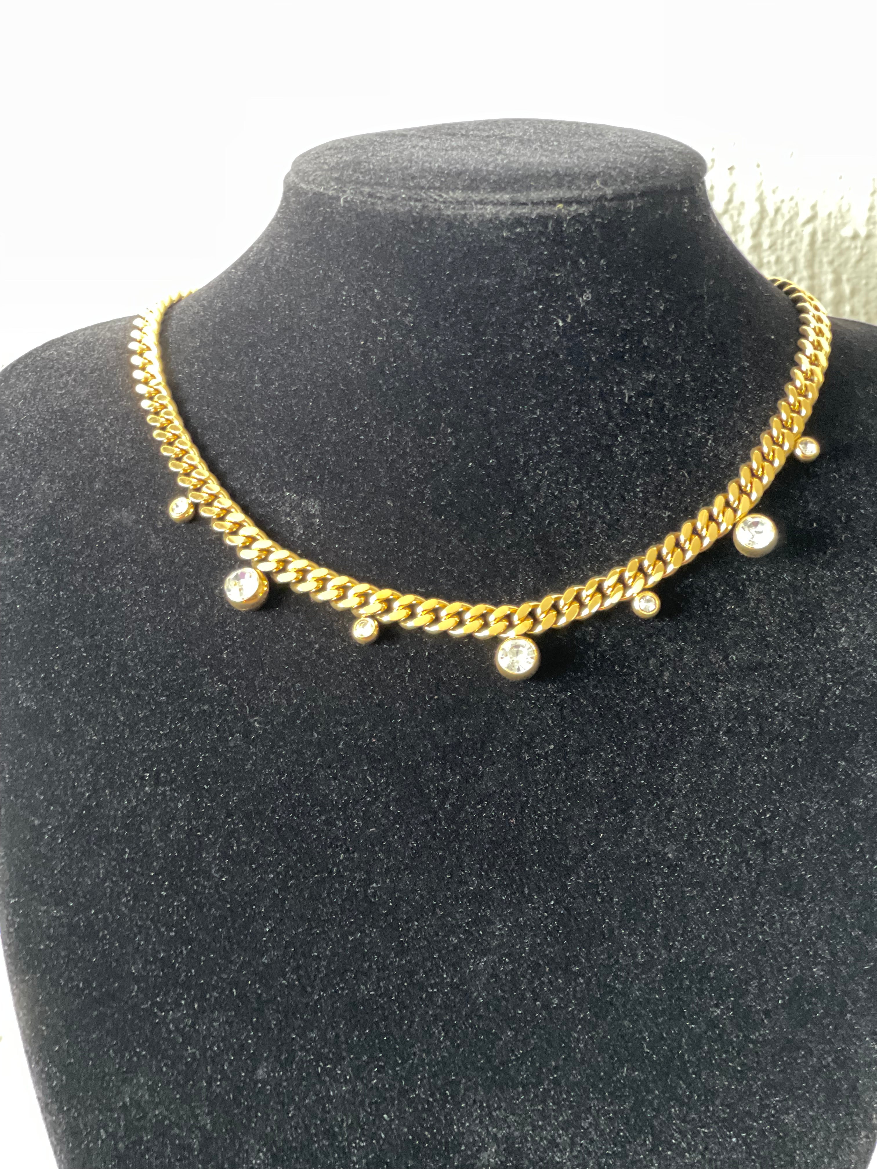 DIANA  diamond necklace close up