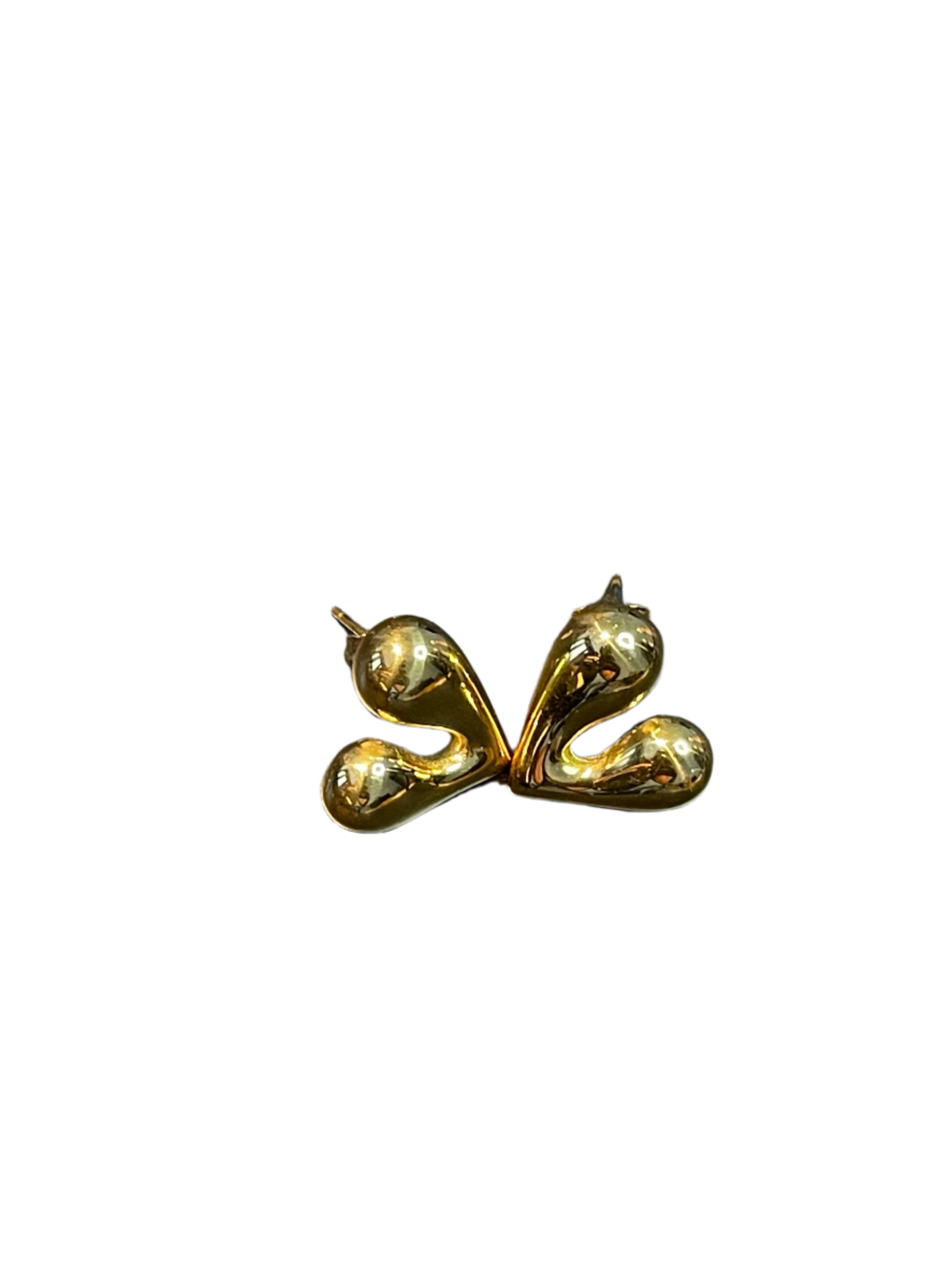 EUNICE heart shaped earrings with elegant gold design.