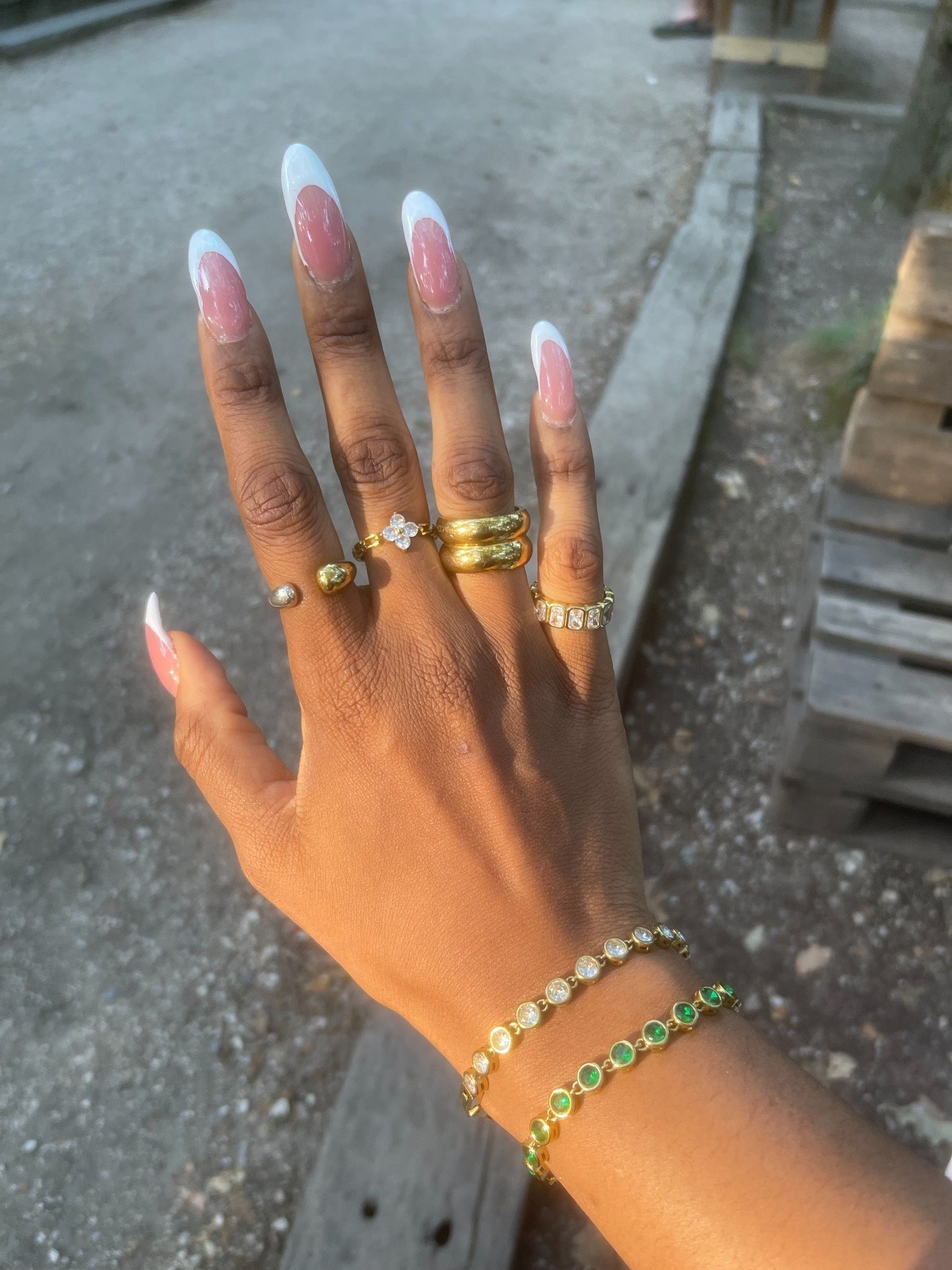 Minimalist vs. Statement Jewelry: How to Find Your Style