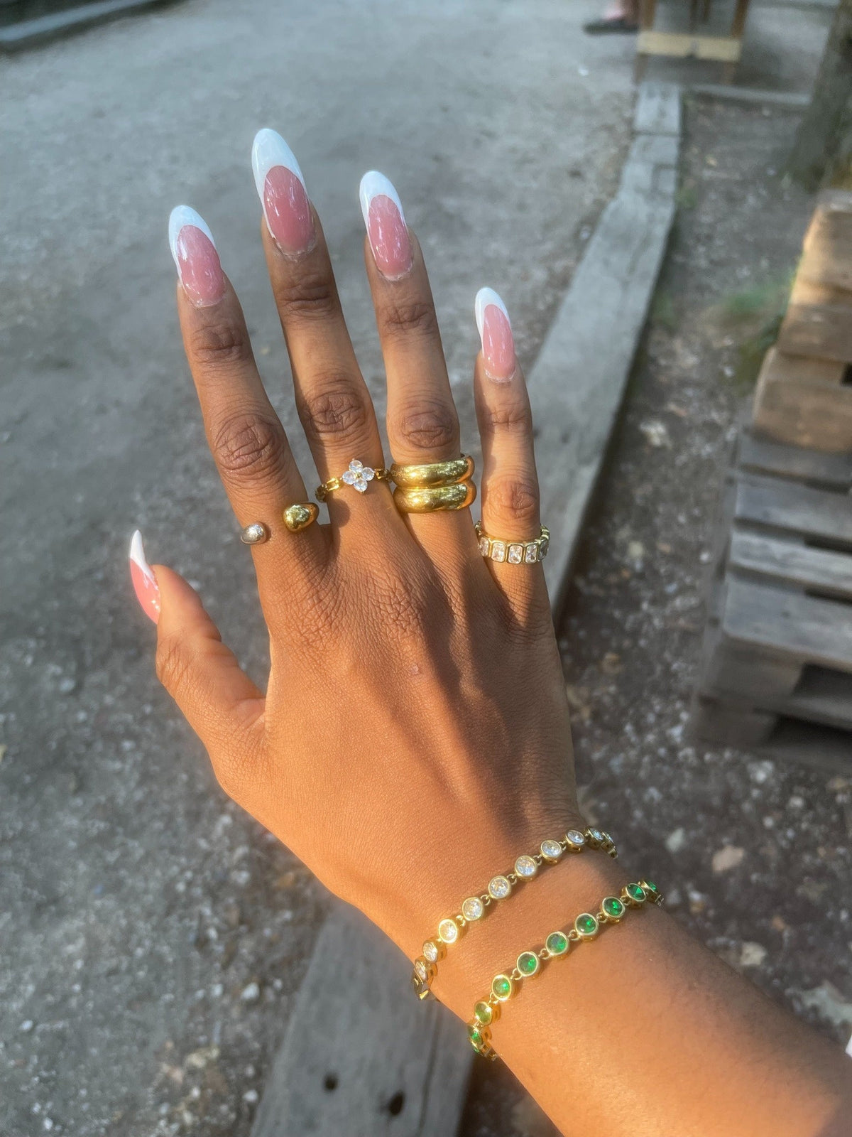 Minimalist vs. Statement Jewelry: How to Find Your Style